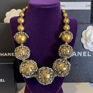 XXL runway Fake pearls stone necklace